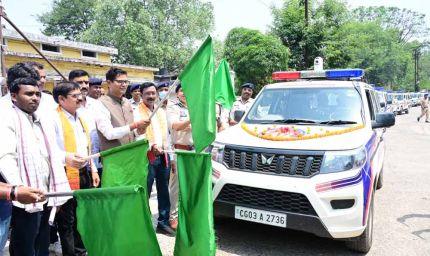 वित्त मंत्री  ओपी चौधरी ने रायगढ़ को मिली 16 अत्याधुनिक डायल-112 ईआरवी वाहनों को दिखाई हरी झंडी