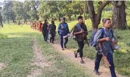 चाईबासा के पोड़ाहाट जंगल में सुरक्षाबलों और नक्सलियों के बीच मुठभेड़