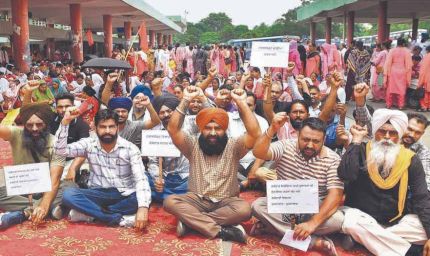 लुधियाना में रोडवेज कर्मियों का प्रदर्शन, नौकरी पक्की करने की मांग हुई तेज