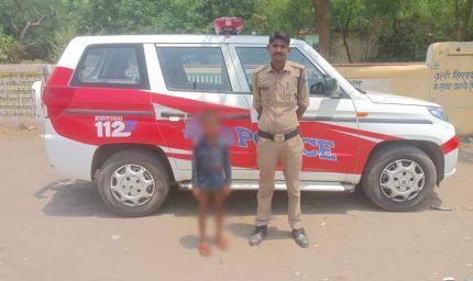 सीधी के डायल-112 हीरोज दादा से बिछड़कर रास्ता भटके मासूम को सुरक्षित परिजन से मिलाया