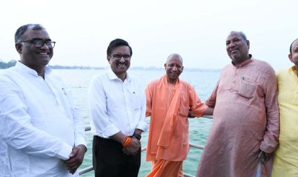 सीएम योगी ने रामगढ़ताल में की क्रूज की सवारी
