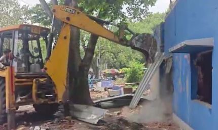 बंगाल में बुलडोजर एक्शन तेज! SAIL की जमीन पर बना TMC नेता का दफ्तर ध्वस्त