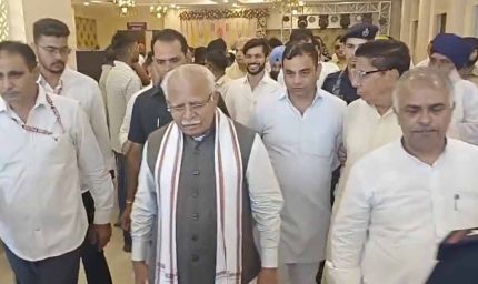 करनाल दौरे पर मनोहर लाल खट्टर ने नीलोखेड़ी क्षेत्र के विकास कार्यों की समीक्षा की