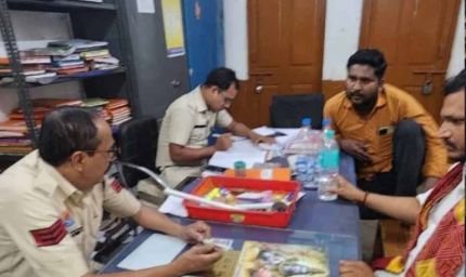 बिलासपुर में कबाड़ माफिया की VIP एंट्री! थाने में बैठकर चाय पीते तस्वीर वायरल