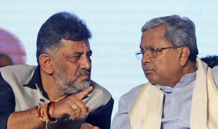 कर्नाटक में फिर तेज हुई सत्ता बदलने की चर्चा, सिद्धारमैया दिल्ली तलब; DK के पोस्टरों ने बढ़ाई हलचल