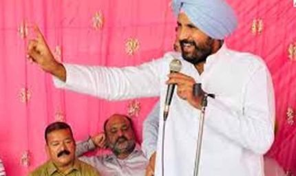 बैलगाड़ी पर वोट डालने पहुंचे राजा वड़िंग, पेट्रोल-डीजल कीमतों के खिलाफ अनोखा प्रदर्शन