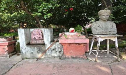 चिल्ड्रन पार्क की जमीन पर कब्जा, 22 टुकड़ों में बेचकर बना दी अवैध कॉलोनी