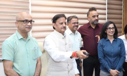 उप मुख्यमंत्री शुक्ल ने "एयर एम्बुलेंस एमपी" पोर्टल एवं मोबाइल ऐप का किया शुभारंभ