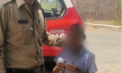 उज्जैन के डायल-112 हीरोज घर की राह भटके मानसिक रूप से अस्वस्थ बालक को सुरक्षित संरक्षण में लेकर थाने पहुँचाया