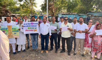अयोध्या नगर में पेड़ों की कटाई पर फूटा जनआक्रोश, पर्यावरण प्रेमियों ने किया विशाल प्रदर्शन