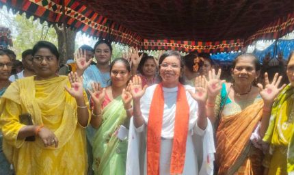 बीजापुर में रेड डॉट अभियान ने पकड़ी रफ्तार- गांव-गांव तक पहुँच रहा माहवारी स्वच्छता का संदेश
