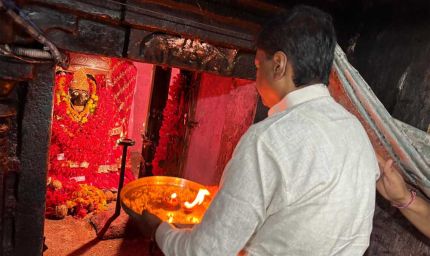 वन मंत्री  केदार कश्यप ने किए मां दंतेश्वरी के दर्शन, प्रदेश की सुख-समृद्धि और खुशहाली की कामना की