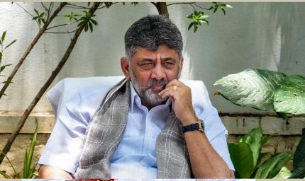 कर्नाटक में बड़ा सियासी उलटफेर! राज्यपाल ने स्वीकार किया सिद्धारमैया का इस्तीफा, डीके शिवकुमार का रास्ता साफ