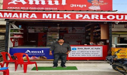 भगवान बिरसा मुण्डा योजना से बदली झाबुआ के अर्पित की जिंदगी, अमूल पार्लर खोल बने आत्मनिर्भर