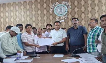 प्रतिबंधित मांस मिलने पर टुंडी में बवाल, पुलिस को करनी पड़ी फायरिंग