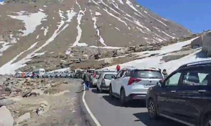 पहाड़ों पर पर्यटकों का सैलाब, हिमाचल से उत्तराखंड तक महाजाम; 50 किमी में लग रहे 8 घंटे