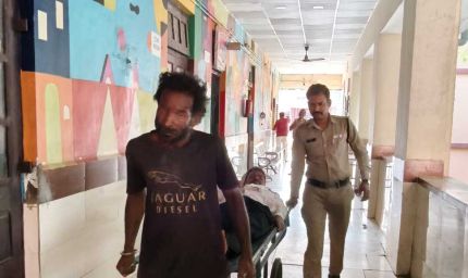 रतलाम के डायल-112 हीरोज सड़क दुर्घटना में घायल 02 व्यक्तियों को त्वरित सहायता से पहुँचाया अस्पताल