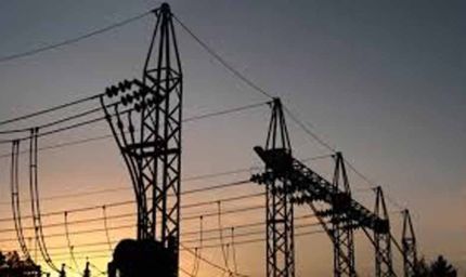 लखनऊ में बिजली संकट से हाहाकार, 40 हजार आबादी अंधेरे में रही, पानी की सप्लाई भी प्रभावित
