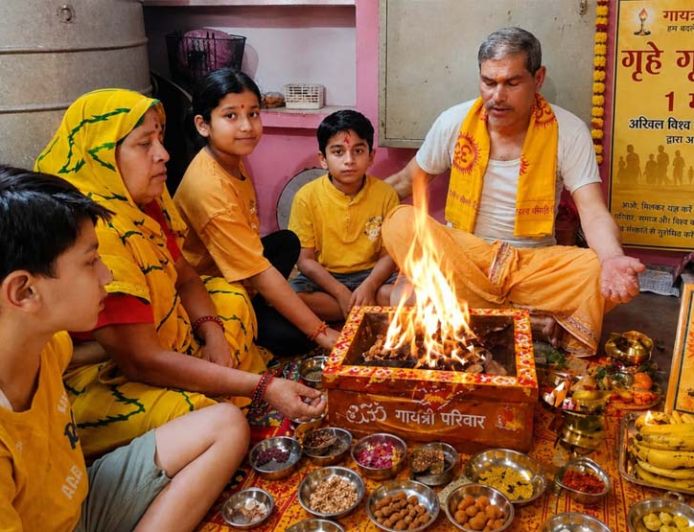 पूर्णिमा पर घर-घर गूंजा गायत्री यज्ञ