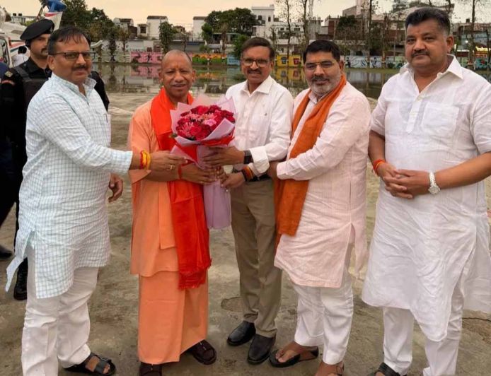 बंगाल चुनाव में प्रचंड जीत पर भाजपा नेताओं ने सीएम योगी को दी बधाई