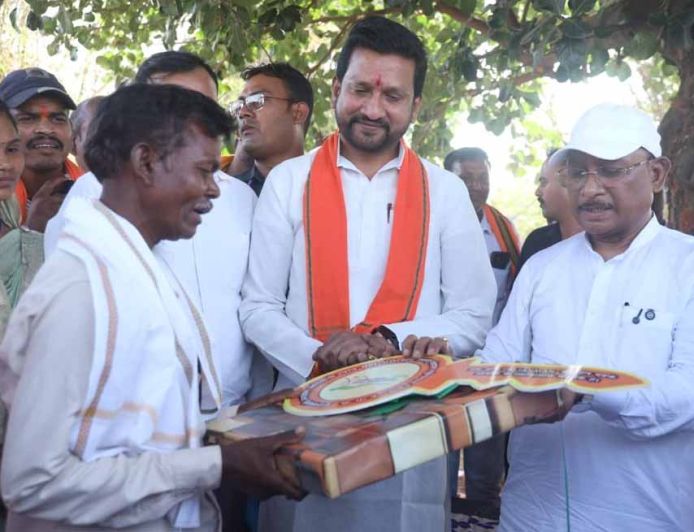 एक चौपाल ऐसा भी जहाँ खुशियों और तालियों की रही गूंज