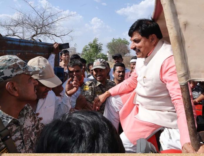 मुख्यमंत्री डॉ यादव अचानक पहुंचे उज्जैन और किया उपार्जन केंद्र का औचक निरीक्षण
