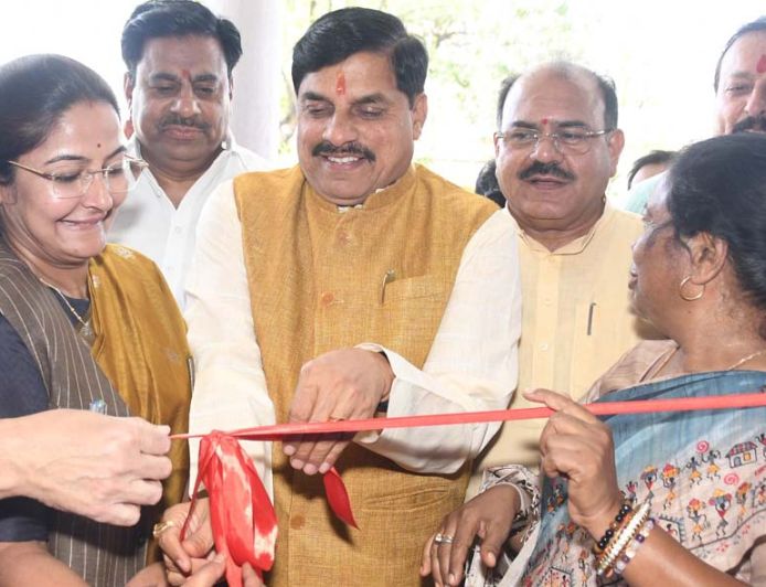 भोपाल निगम की 8-मंजिला बिल्डिंग का लोकार्पण, CM बोले—नीचे जनता से जुड़े काम होंगे; 10.5 मेगावाट सोलर प्लांट भी शुरू