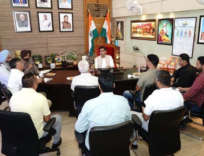 चंडीगढ़ नगर निगम ने अवैध कब्जों पर लिया एक्शन, 15 दिन में हटाने के आदेश