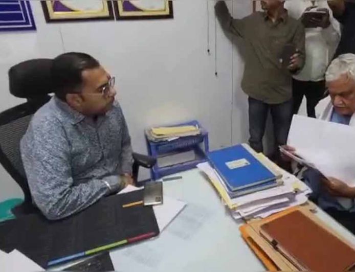 पल्लू SBI बैंक में बड़ा फसल बीमा घोटाला उजागर, किरोड़ी लाल मीणा के औचक निरीक्षण से हड़कंप