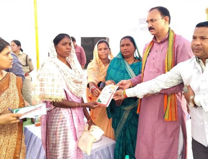 संवाद से संपूर्ण समाधान शिविर बना जनविश्वास का केंद्र, स्वास्थ्य मंत्री जायसवाल की मौजूदगी में सैकड़ों समस्याओं का त्वरित निराकरण
