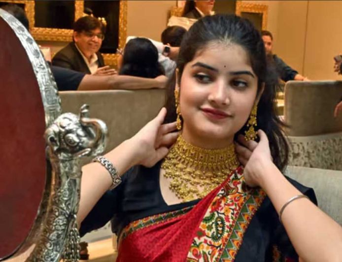 वैश्विक अस्थिरता के चलते सोने के दाम बढ़े, चांदी की कीमत 2.60 लाख रुपए के पार