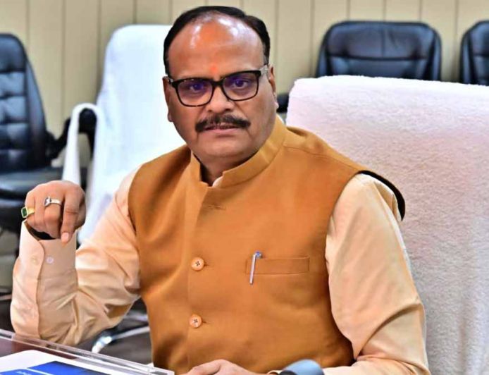 यूपी स्वास्थ्य विभाग में बड़ा एक्शन, 5 डॉक्टर बर्खास्त, 16 अधिकारियों पर गिरी गाज