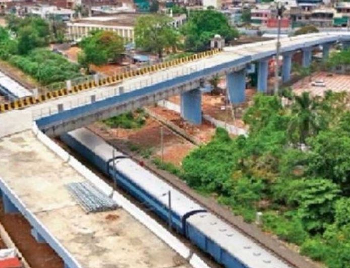 भोपाल के 90 डिग्री मोड़ वाले ब्रिज मामले में सस्पेंड इंजीनियर्स बहाल, मंत्री ने नोटशीट पर लिखा बहाल कर दो