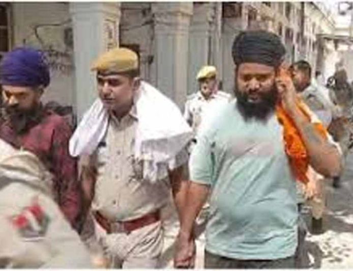 मॉडिफाइड साइलेंसर विवाद से शुरू हुआ गोविंदगढ़ बवाल, पुलिस पर हमला तक पहुंचा मामला