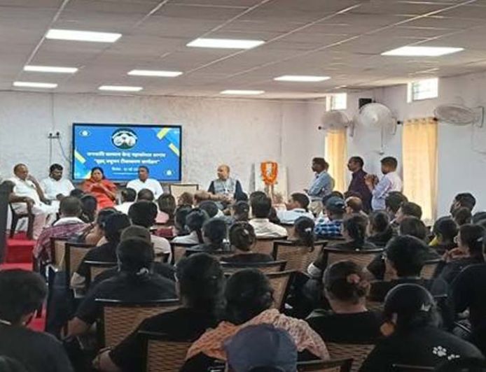 गांव-गांव में मुनादी कराकर ग्रामीणों को करें जागरूक, जिससे अधिक से अधिक पशुपालक अपने पशुओं का करा सकें टीकाकरण