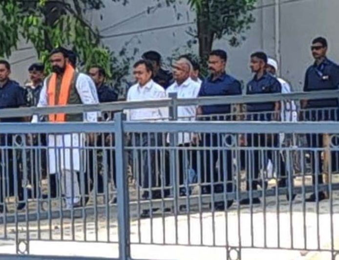 ‘नो व्हीकल डे’ पर पैदल सचिवालय पहुंचे CM, सम्राट चौधरी ने भी छोड़ी गाड़ी