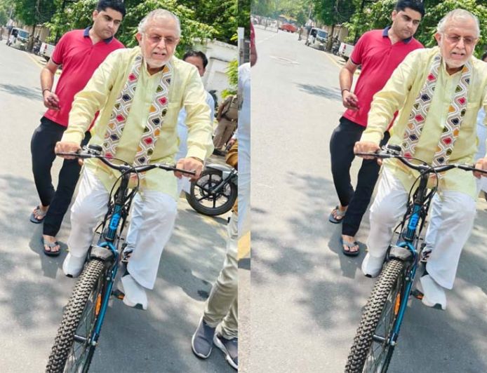 सीएम योगी की प्रेरणा से ईंधन बचत अभियान को मिली नई रफ्तार, साइकिल से विधानसभा पहुंचे वित्त मंत्री