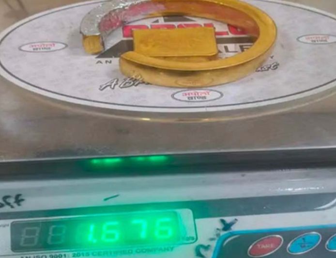 अमृतसर एयरपोर्ट पर बड़ा खुलासा, कुआलालंपुर जा रहे यात्री से 2.58 करोड़ का सोना बरामद