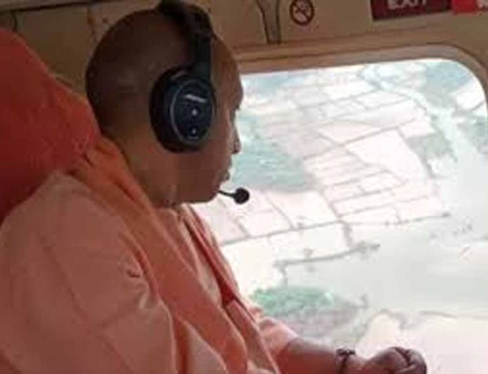 गोरखपुर में हेलीकॉप्टर से दिखा कचरे का ढेर, सीएम योगी की नाराजगी के बाद तुरंत शुरू हुई सफाई