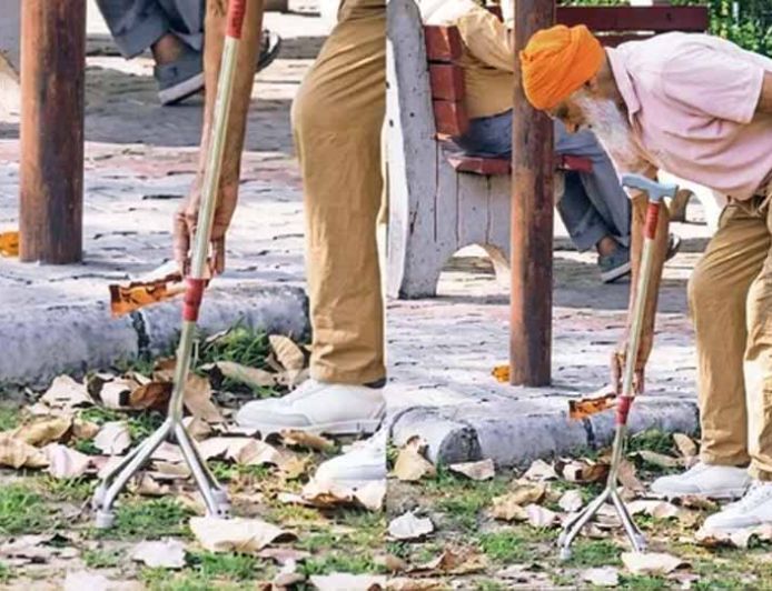 84 की उम्र में भी देशसेवा का जज्बा, पार्कों से कूड़ा हटाकर मिसाल बने रिटायर्ड नेवी अफसर