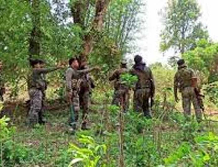 चक्रधरपुर: पोड़ाहाट जंगल में पुलिस-नक्सली मुठभेड़, एक-दो नक्सली ढेर की आशंका