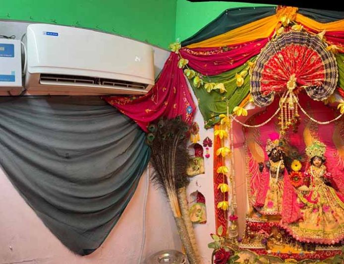 हिसार में भगवान को चढ़ रहा आइसक्रीम का भोग, भीषण गर्मी में मंदिरों के गर्भगृह बने कूल-कूल