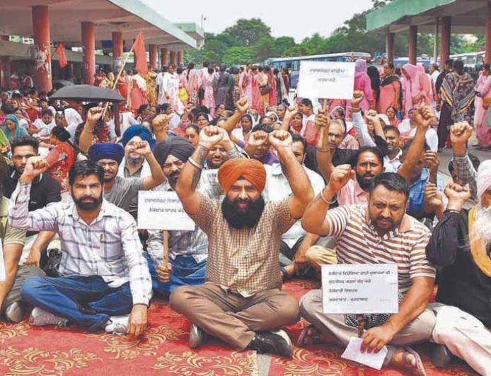 लुधियाना में रोडवेज कर्मियों का प्रदर्शन, नौकरी पक्की करने की मांग हुई तेज
