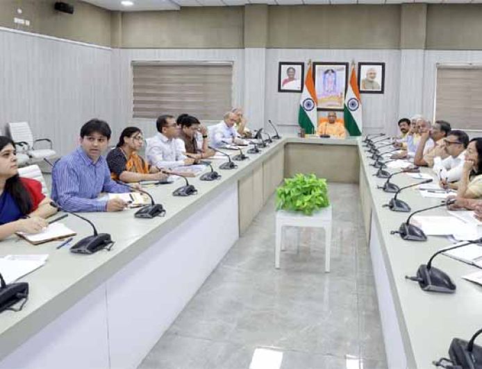 हर जनपद में हो निवेश, जनपदों की पर कैपिटा इनकम बढ़ाने पर भी ध्यान केंद्रित करें- मुख्यमंत्री
