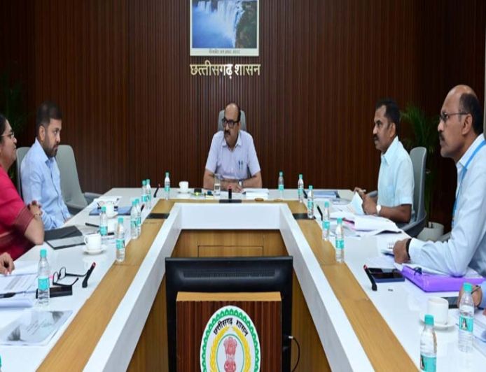 रायपुर : सड़क दुर्घटनाएं नहीं हों, इसके लिए हर जरूरी कदम उठाएं : मुख्य सचिव