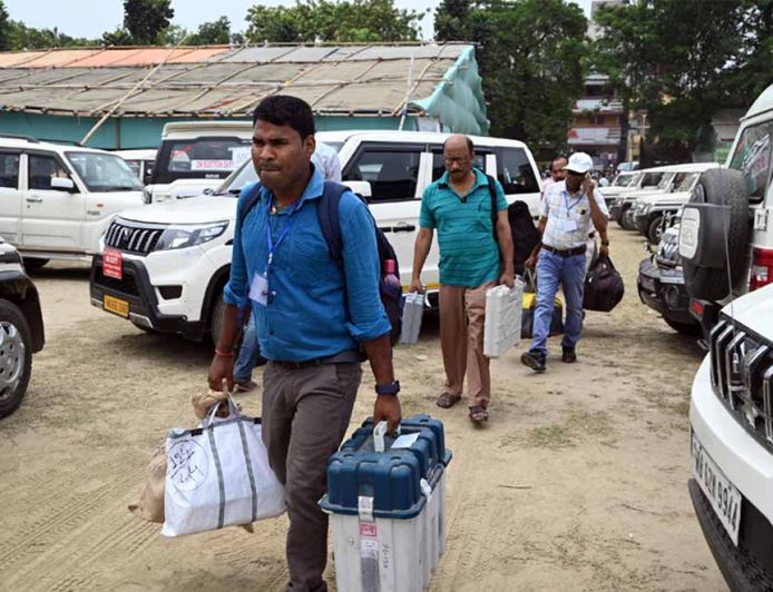 ड्यूटी से गायब 70 कर्मचारियों पर गिरेगी गाज, फिरोजपुर रिटर्निंग ऑफिसर ने दिए कार्रवाई के आदेश