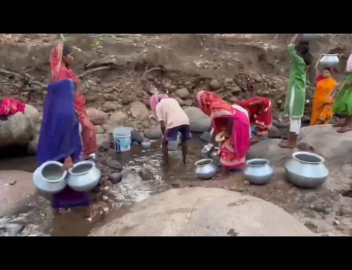 लातेहार के नैना गांव में पेयजल संकट गहराया, धंस गया एकमात्र सरकारी कुआं
