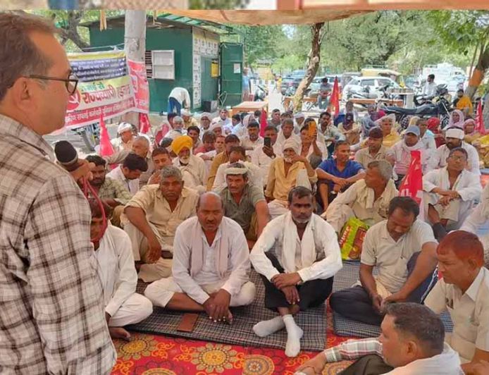 हरियाणा में ग्रामीण सफाई कर्मचारियों की हड़ताल 31 मई तक बढ़ी, पक्की नौकरी की मांग पर मंत्री आवास घेरने की चेतावनी