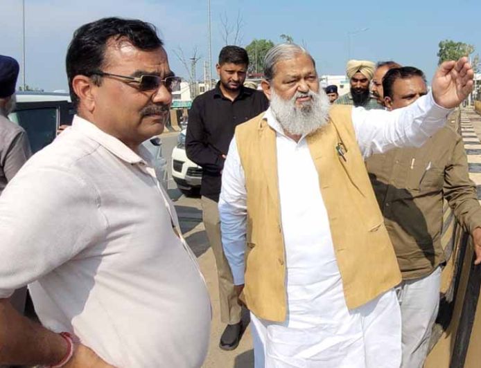 यमुनानगर में मंत्री अनिल विज का सख्त अंदाज, अधिकारियों को लगाई फटकार; बोले- गलत काम करने वालों को ठीक करने आया हूं