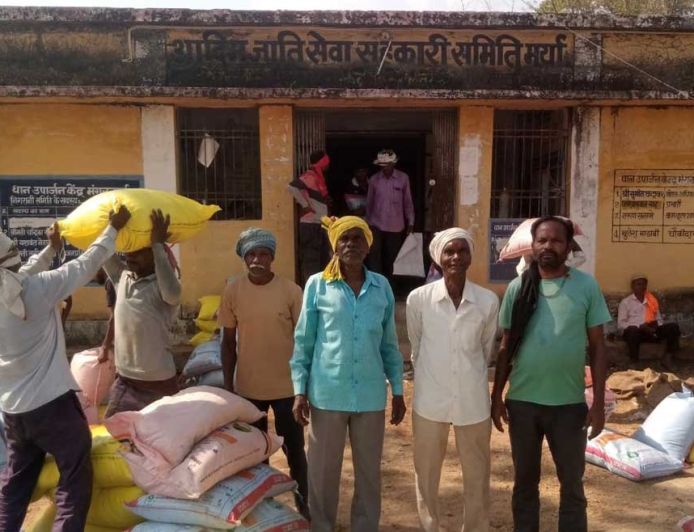 किसान चोवाराम एवं बेनीराम ने खाद, बीज के वितरण की व्यवस्था की सराहना की